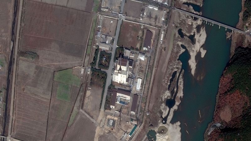 Satelitní snímek budovaného zařízení v Jongbjonu