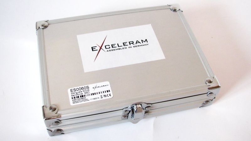 Balení SSD disku Exceleram Mangusta je exkluzivní. Disk je usazen v kovově vystuženém kufříčku.