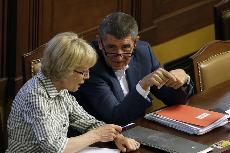 MInistři ANO Helena Válková a Andrej Babiš na schůzi Sněmovny