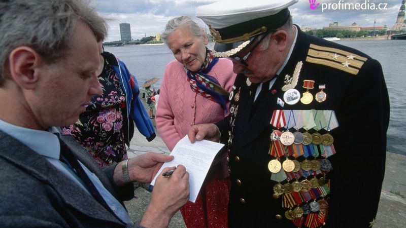 Hrdina nebo okupant? Veteráni z řad lotyšských Rusů se hrdě hlásí ke své službě v sovětské armádě, kterou však Lotyši vnímají jako okupantskou.