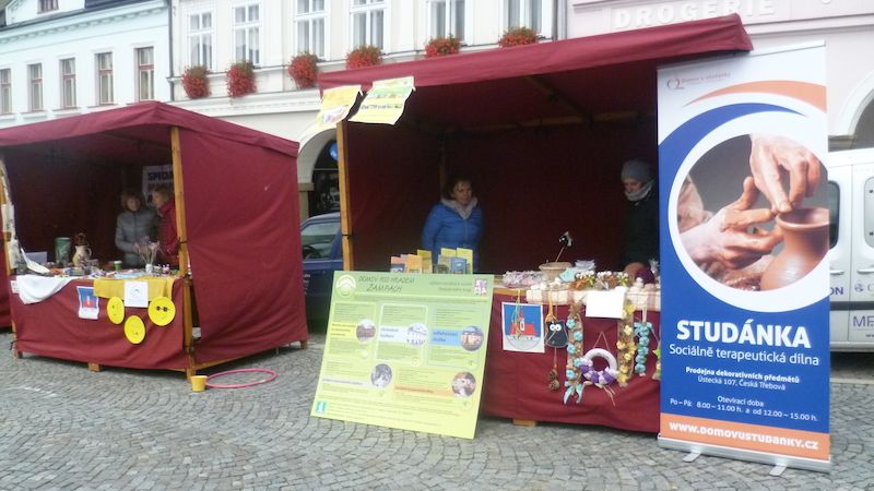 Domov pod hradem Žampach představil prodejní výrobky klientů i poslání sociální terapeutické dílny.