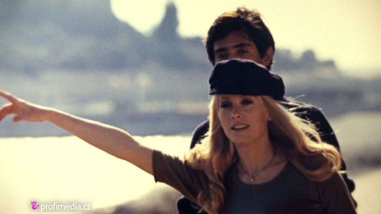 Catherine Deneuve a její líčení z filmů 70. let jsou vzorem letošní sezóny.