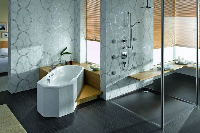 Luxusní smaltová vana Rondo Star 8 je určena koupelnám s velkorysým prostorem. V rozměru 170x74x44 cm za 64 818 Kč.