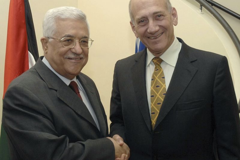 Izraelský premiér Ehud Olmert s palestinským prezidentem Mahmúdem Abbásem