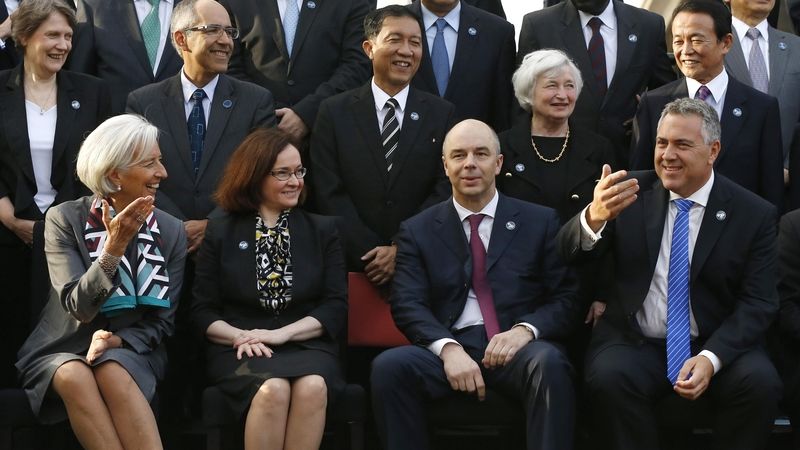 Ruský ministr financí Anton Siluanov (dole druhý zprava) na ekonomické konferenci G20 v australském Sydney. 