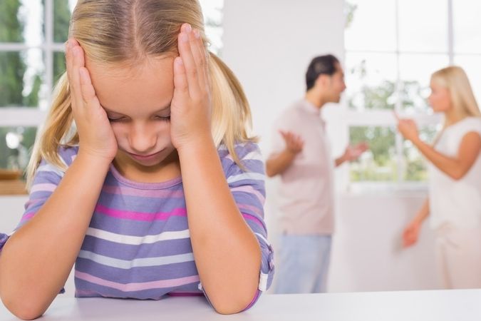 Každoročně soudy řeší na dvacet tisíc opatrovnických sporů. Rodičovské rozepře jsou pro dítě nesmírně stresující.