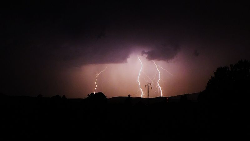 Sobotní bouřka vyfotografovaná čtenářem Novinek v Lučanech u Jablonce nad Nisou.