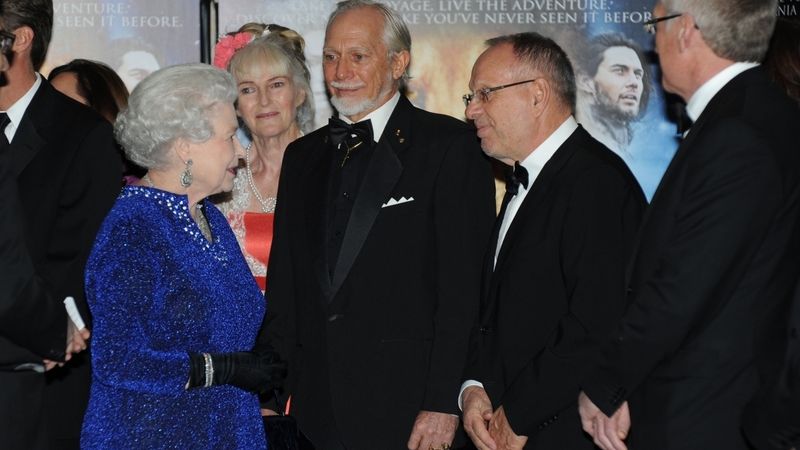 Premiéry filmu se zúčastnila také královna Alžběta. 