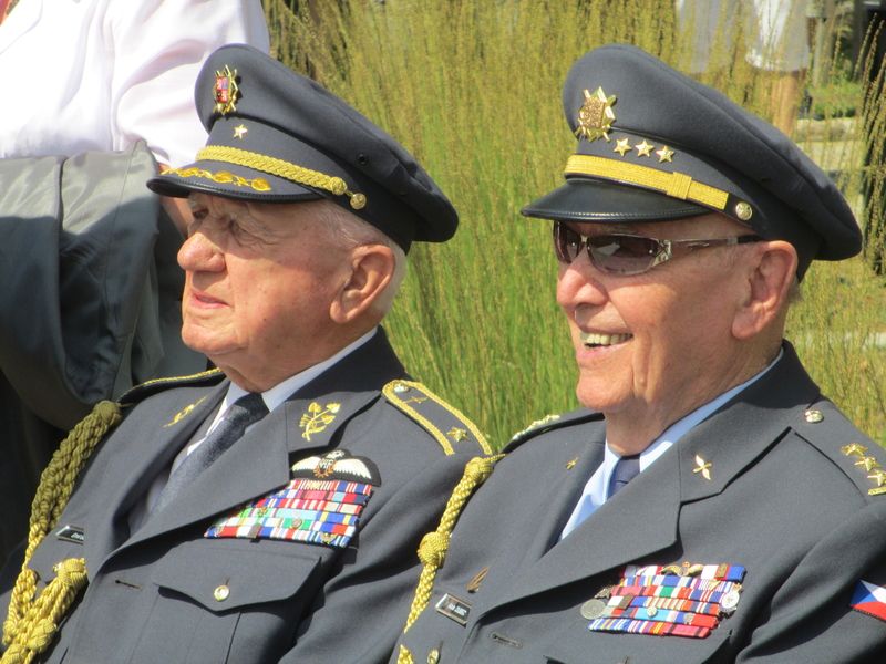 Na setkání byli přítomni váleční veteráni piloti RAF Emil Boček a Alois Dubec