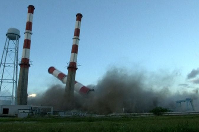 BEZ KOMENTÁŘE: Demolice elektrárny ve Fort Lauderdale