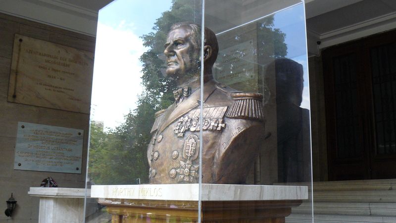 Busta admirála Miklóse Horthyho v centru Budapešti