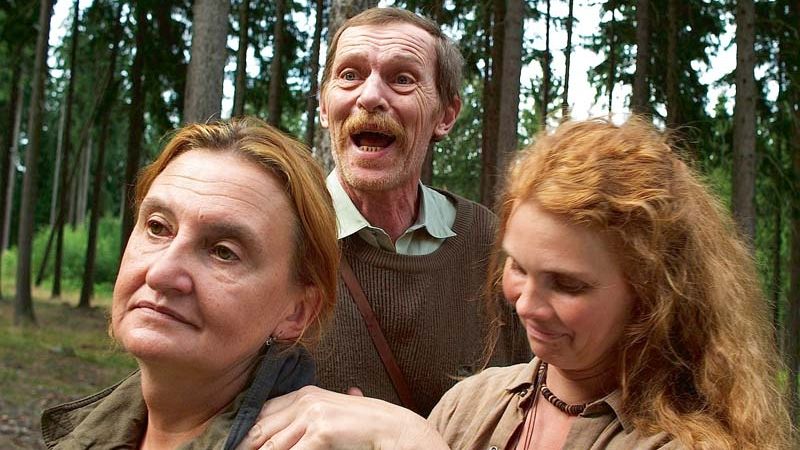 S Evou Holubovou a Barborou Nimcovou-Schlesinger v komedii Tomáše Vorla Cesta do lesa, která přijde na podzim do kin.
