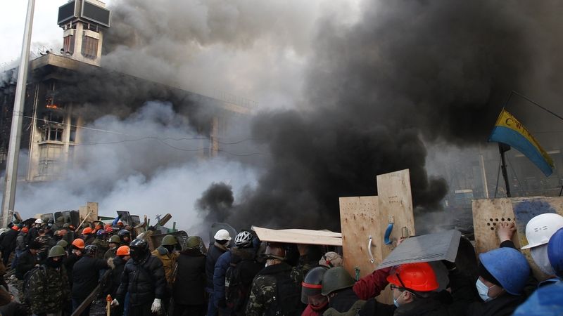 Protivládní demonstranti na kyjevském náměstí