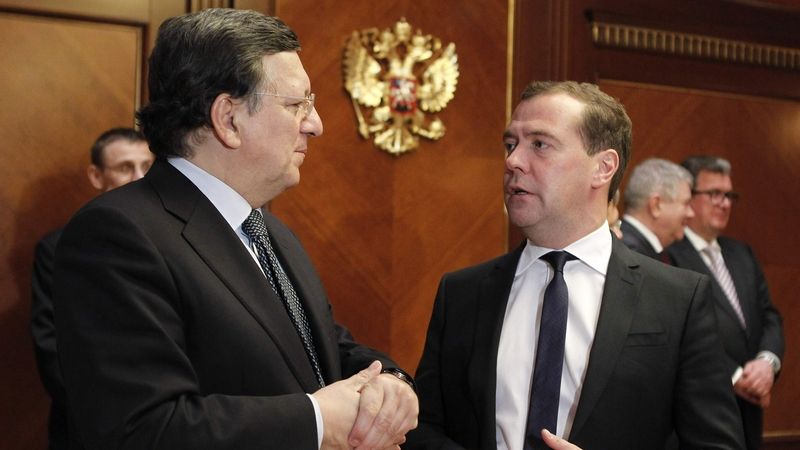 Ruský premiér Dmitrij Medvěděv jednal s předsedou Evropské komise José Manuelem Barrosem ve státní rezidenci nedaleko Moskvy.