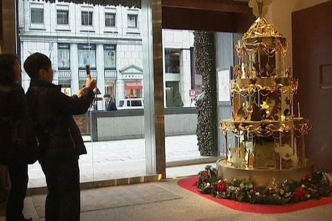 BEZ KOMENTÁŘE: Takhle vypadá vánoční stromeček v přepočtu za 85 miliónů korun