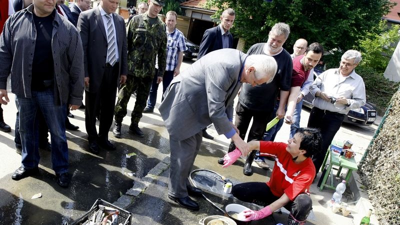 Prezident Miloš Zeman v Lahovičkách, které se vzpamatovávají z povodní