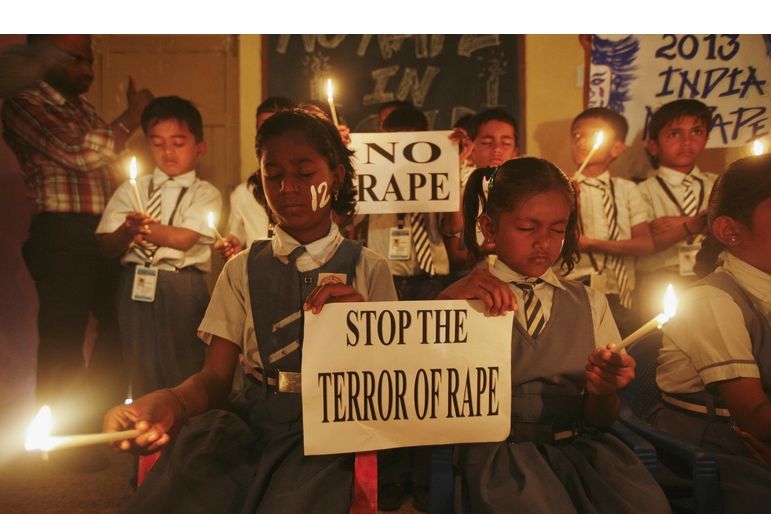 Vigílie za oběť skupinového znásilnění pod heslem rok 2013 bez znásilnění.