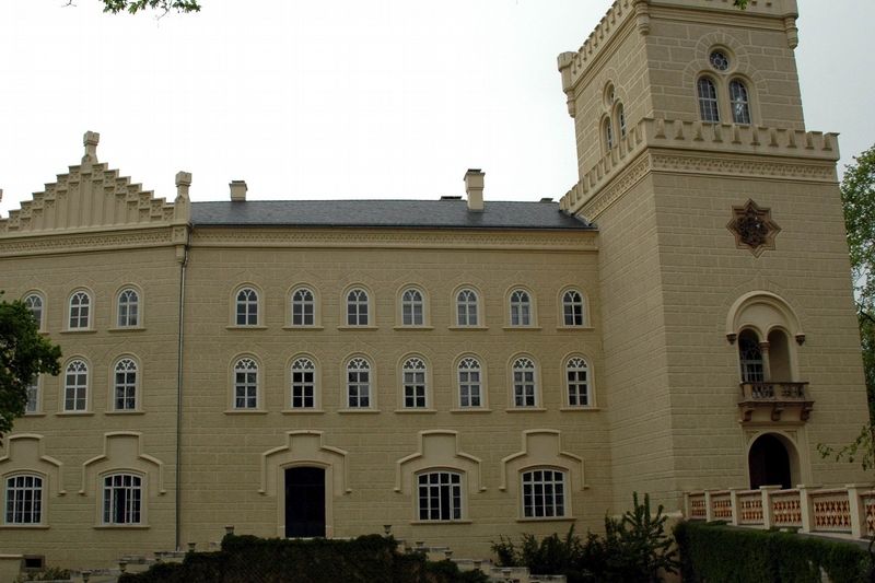 Pohled na zámek v Chyších na Karlovarsku.
