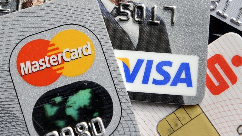 Visa a Mastercard ukončily působení v Rusku