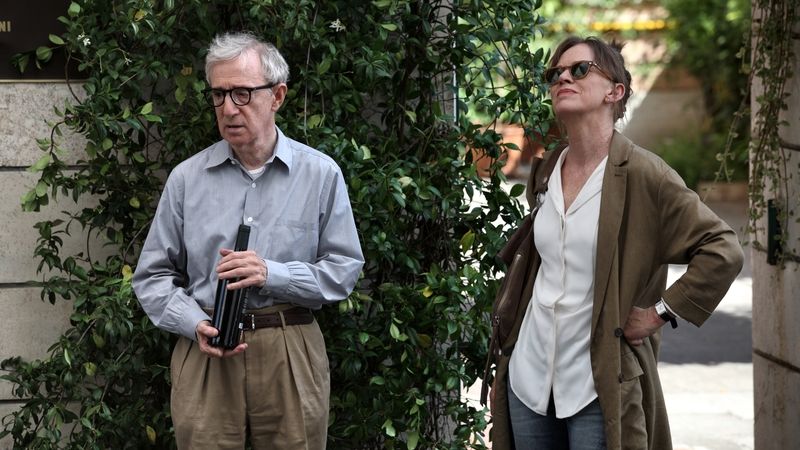 Neúspěšný operní režisér (Woody Allen) se rád špičkuje se svou ženou, psychoanalytičkou (Judy Davisová).