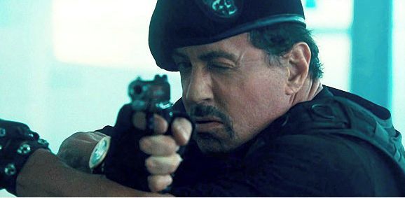 Sylvester Stallone ve filmu nikdy nemine. A střílí prakticky pořád. 
