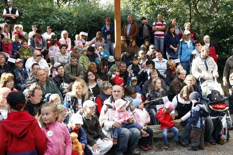 Rodiče se svými dětmi, které přišly na svět díky umělému oplodnění, se sešli v pražské zoo.