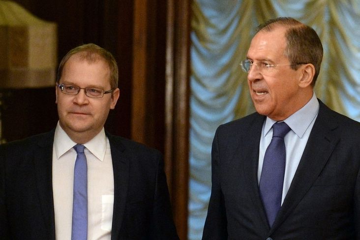 Ministři zahraničních věcí Ruska Sergej Lavrov (vpravo) a Estonska Urmas Paet