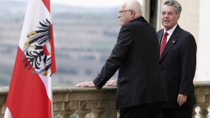 Český prezident Václav Klaus se svým rakouským protějškem Heinzem Fischerem v Mikulově.