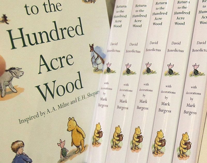 V roce 2009 vyšla nová kniha o Medvídku Pú s názvem Návrat do Stokorcového lesa. Autor publikace získal práva na tuto slavnou postavičku a nezapomněl uvést jméno svého předchůdce Milneho na titulu.