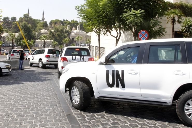 Kolona aut inspektorů OSN v Damašku