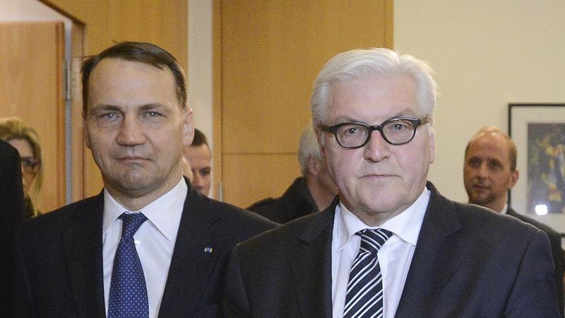 Ministři zahraničí Polska a Německa Radoslaw Sikorski (vlevo) a Frank-Walter Steinmeier v Kyjevě 