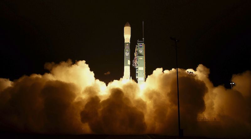 Start rakety Delta 2 se satelitem