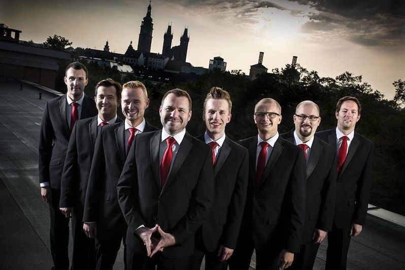 Vokální soubor Gentlemen Singers z Hradce Králové je jediným profesionálním mužským oktetem v České republice. 