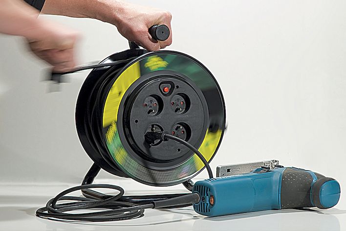Prodlužovací kabel na bubnu s pevným středem dovolí odvíjení, aniž by došlo k přetočení kabelu připojeného spotřebiče.
