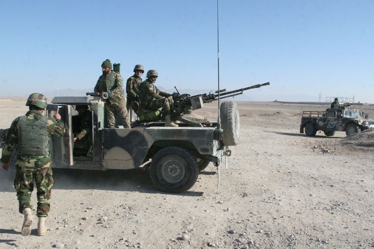 Afghánská armáda na kontrolním stanovišti na silnici do Sanginu 