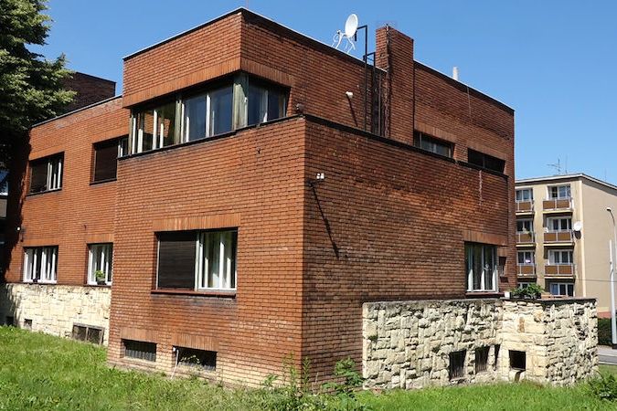 Lidé z Petřin se bouří kvůli demolici vily, už je ale pozdě
