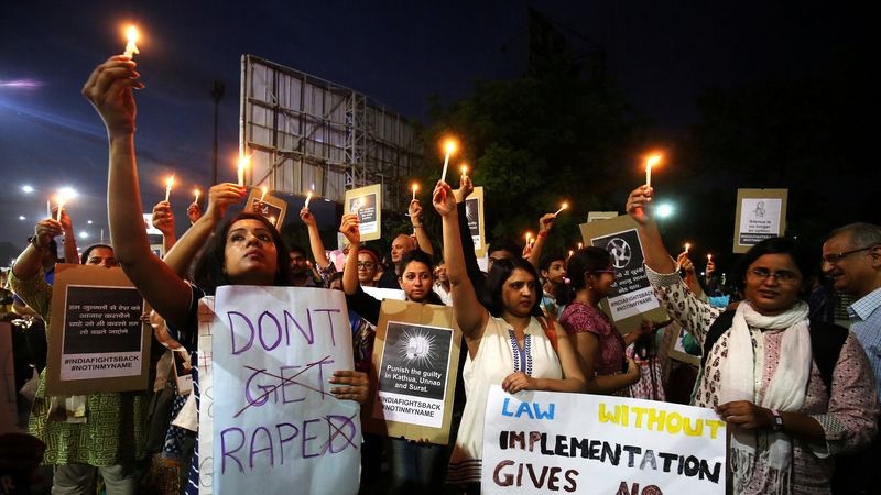 Indky protestují proti znásilňování.