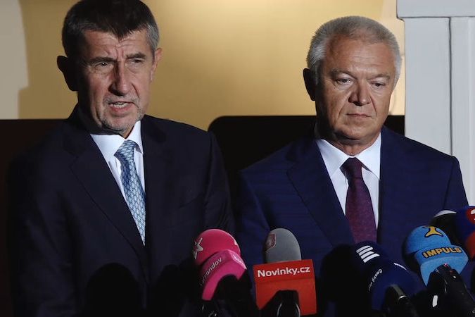 Andrej Babiš a Jaroslav Faltýnek ke svému vydání policii