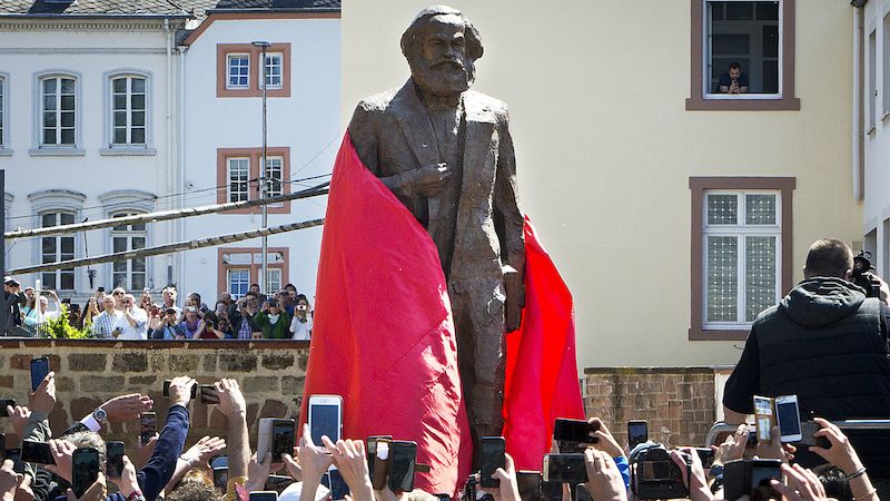 Odhalení Marxovy sochy v Trevíru