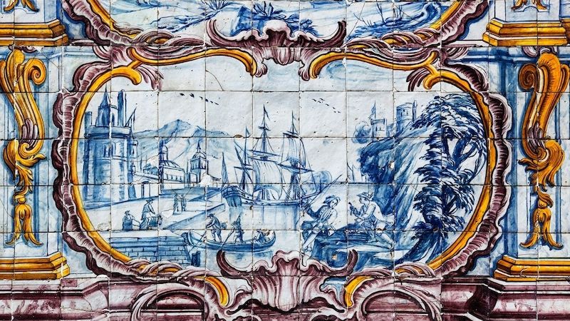 Azulejos mnohdy tvoří opravdová umělecká díla. I v Portu jich najdete obrovské množství.