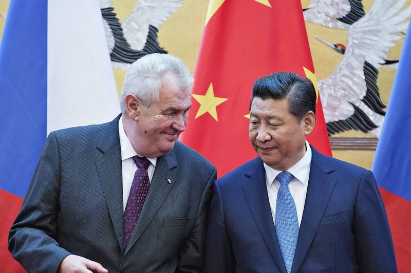 Prezident Miloš Zeman s čínským prezidentem Si Ťin-pchingem v Pekingu.