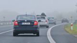 Meteorologové varovali před mrznoucími mlhami, silnice mohou v pátek klouzat