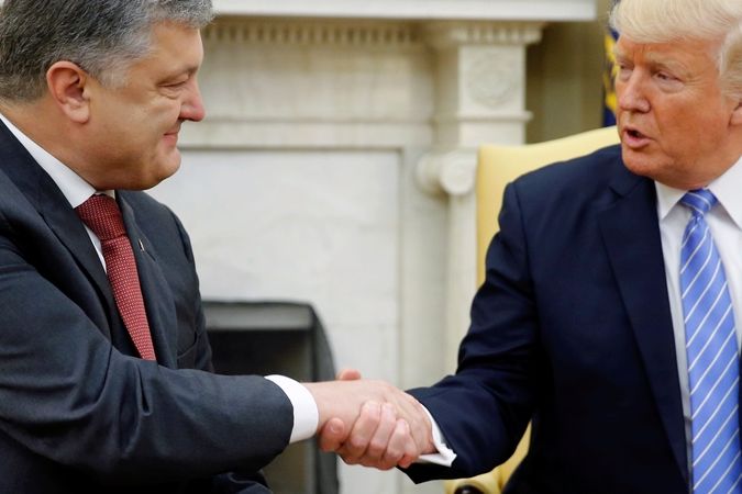 Ukrajinský prezident Petro Porošenko s americkým prazidentem Donaldem Trumpem.