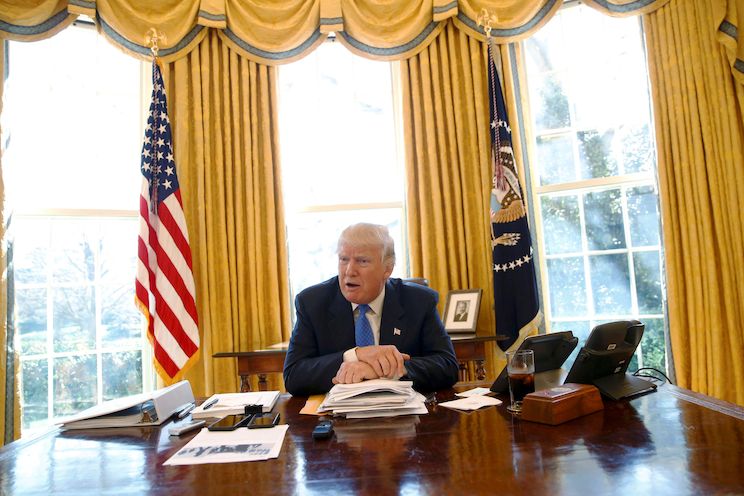 Prezident Donald Trump v Oválné pracovně Bílého domu