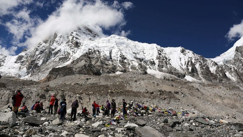 Nepál zpřístupní skoro stovku hor zcela zdarma. Chce dostat lezce z Everestu