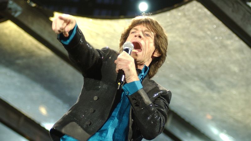 Mick Jagger je na turné a chystá se premiéra filmu, ve kterém hraje.