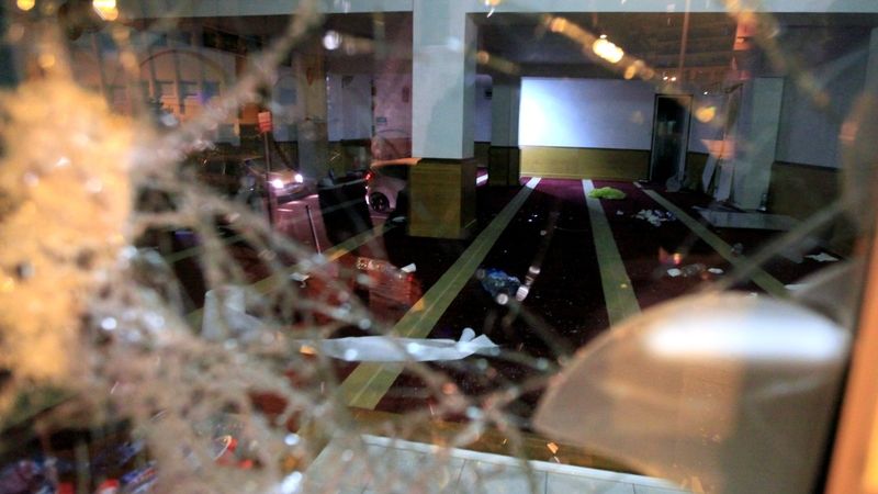 Útočníci rozbili okna a zničili zařízení muslimské modlitebny v korsickém městě Ajaccio.