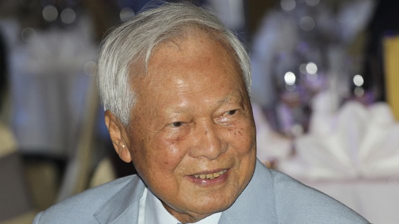 Šéf thajské královské rady, 96letý Prem Tinsulanond