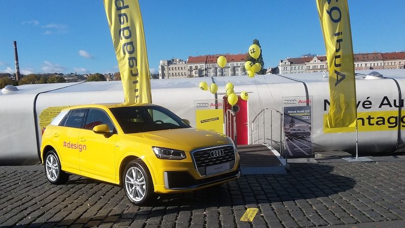 Audi Q2 se v české premiéře představila na pražské Náplavce, tisková konference pak proběhla ve designově netradičním hausbótu Port X.
