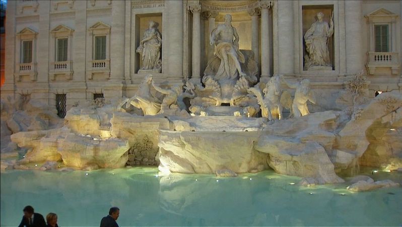 BEZ KOMENTÁŘE: Po roce a půl byla otevřena zrekonstruovaná fontána di Trevi v Římě
